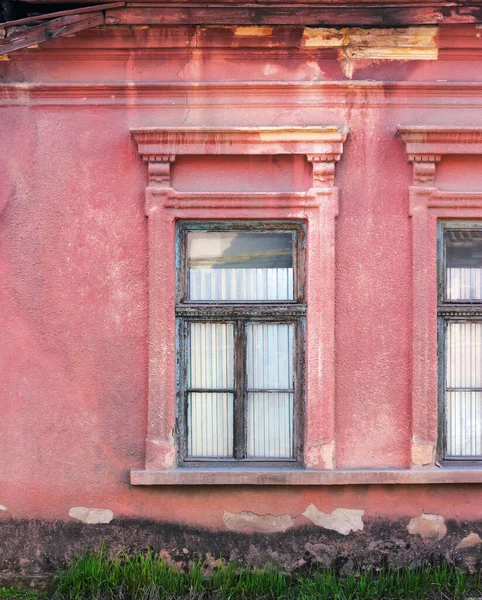 Retro Okna Grunge Fasádě Tradiční Stará Evropská Architektura — Stock fotografie