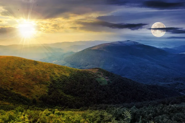 Концепція Зміни Дня Ночі Літній Пейзаж Сонцем Місяцем Сутінках Хвойний — стокове фото