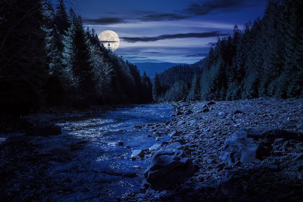 Geceleri Sonbahar Manzarası Nehrin Kayalık Kıyısı Dolunay Işığında Dağın Eteğindeki — Stok fotoğraf