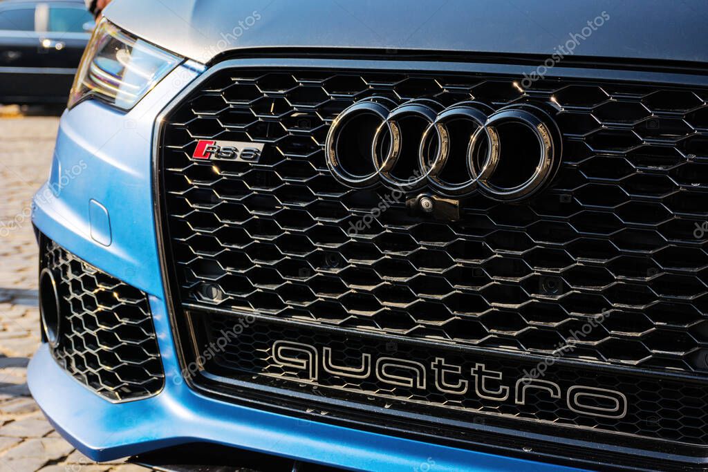 Uzhgorod, ukraine - 31 oct 2021: close-up of a blue audi quattro rs6 car grille with mascot