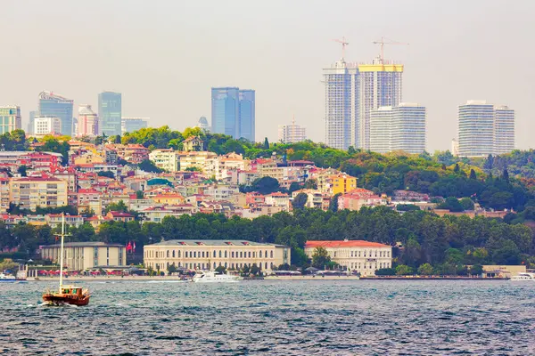Istanbul Aug 2015 진행중인 오래된 도시의 중심에 건물의 보스포루스 로열티 프리 스톡 이미지
