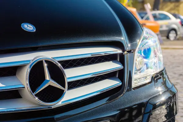 Uzhgorod Ukraine 2021 Mercedes Benz Stern Maskottchen Leuchtet Auf Dem Stockbild