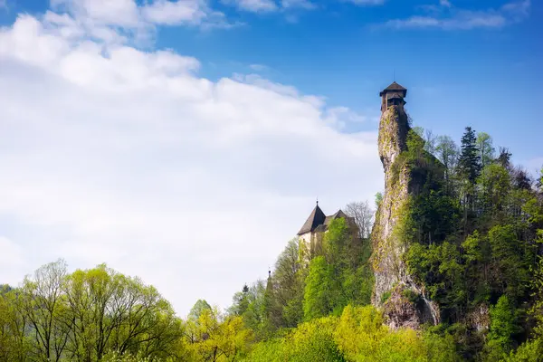 Turm Der Burg Orava Auf Einem Hohen Steilen Felsen Eine lizenzfreie Stockbilder