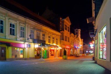 Uzhorod, Ukrayna - 28 Şubat 2008: Voloshyna Caddesi, eski şehir merkezi. şehir manzarası. Kapalı dükkanlar ve boş sokaklar. Güzel şehir manzarası