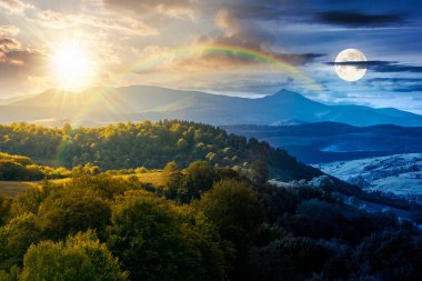 Sonbahar ekinoksunda kırsal alan. Gündüz ve gece zaman kavramını değiştirir. Vadideki köy ve orman tepelerindeki kırsal alanlar. Yüksek tepeli dağ sırtı Gökyüzü altında güneş ve ay ile
