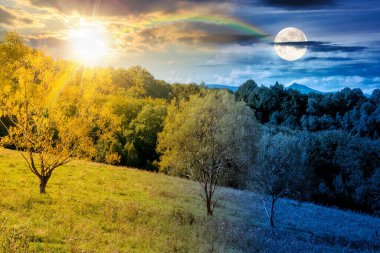 Sonbahar ekinoksu sırasında dağların kırsal kesimindeki tepede bir orman. Gündüz ve gece zaman kavramını değiştirir. Eylül 'de çimenli çayırların yanında yaprak döken ağaçlar, alacakaranlıkta güneş ve ay var.