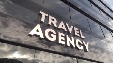 Cam pencereli ve gökyüzü yansımalı bir seyahat binası. Ofis binasının ön cephesinde TRAVEL Acentasını imzala.