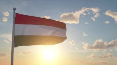 Macaristan bayrağı gün batımında güzel gökyüzüne karşı rüzgarda dalgalanıyor..