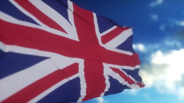 深い青空に向かって風になびくイギリスの現実的な旗 — ストック動画