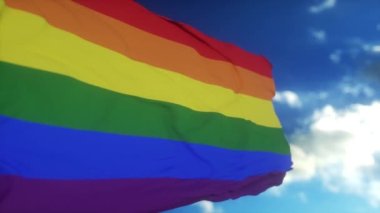 LGBT bayrağı rüzgarda, gökyüzünde ve arka planda dalgalanıyor. İçerme ve ilerleme renkleriyle LGBT Gökkuşağı Bayrağı.