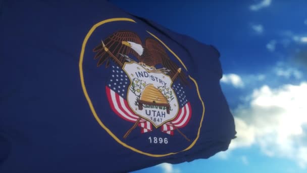 犹他州的国旗在风中飘扬 蓝天背景 — 图库视频影像