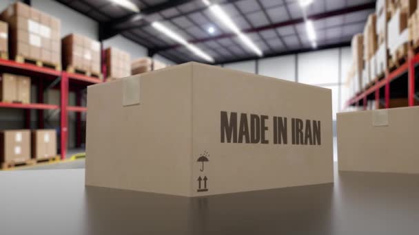 Коробки Надписью Made Iran Конвейере Иранские Товары Связанные Петлевой Анимацией — стоковое видео