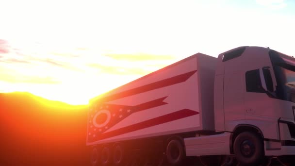 运货卡车与俄亥俄州 美国国旗 俄亥俄州的卡车在仓库码头装卸 — 图库视频影像
