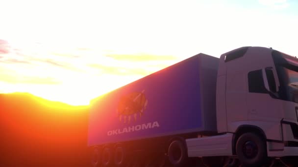 Vrachtwagens Met Vlag Van Oklahoma Usa Vrachtwagens Van Oklahoma Laden — Stockvideo