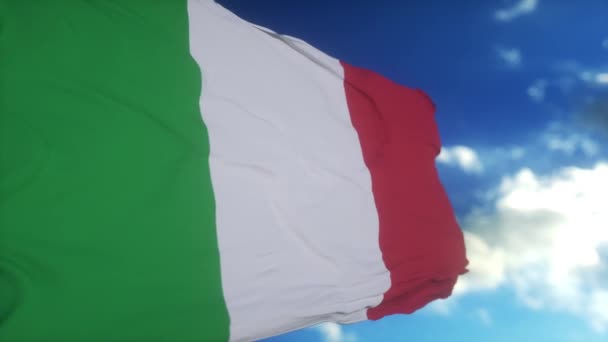 Włoska Flaga Powiewa Maszcie Flagowym Błękitne Niebo Tle Zwolniony Ruch — Wideo stockowe