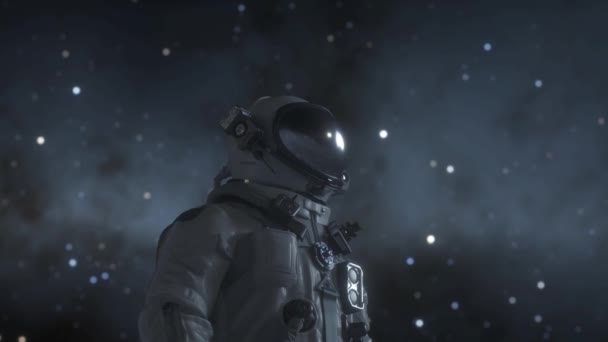 Ensam Astronaut Står Månens Yta Bland Kratrar — Stockvideo