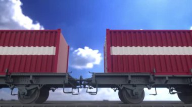 Letonya bayrağı taşıyan tren ve konteynırlar. Demiryolu taşımacılığı. Kusursuz döngü 4K.