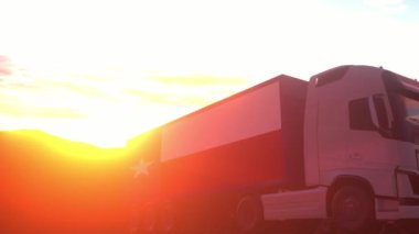 Teksas eyaleti, ABD bayrağı taşıyan yük kamyonları. Teksas 'tan gelen kamyonlar depoya yükleme veya boşaltma yapıyor..