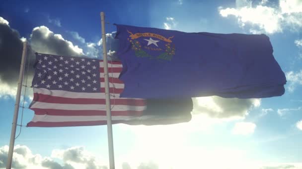 内华达州的国旗与美利坚合众国国旗一同飘扬 在背景上有一个晴朗的天空 — 图库视频影像