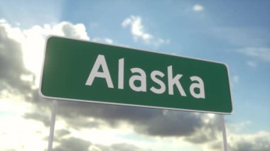 Alaska 'ya hoş geldiniz. Mavi gökyüzünde Alaska yol tabelası. Alaska 'ya varış yönü. Seyahat, iş, turizm ve ulaşım kavramı.