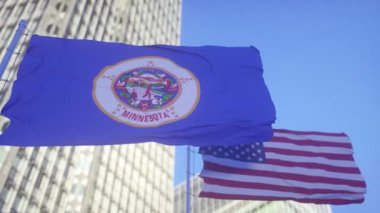 Minnesota ve Amerikan Bayrağı gökyüzünde dalgalanıyor. Minnesota ve ABD 'nin yüksek detaylı dalgalanan bayrağı. Minnesota eyalet bayrağı, Minnesota eyaleti bayrağı. ABD. 3 Boyutlu Hazırlama.