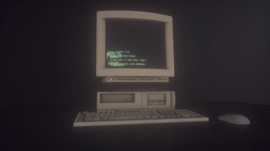 Ekranda çalışan kaynak kodlu kişisel bilgisayar veya PC görüntüleme. Eski bilgisayar stüdyosu..