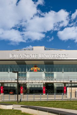 AMES, IA, ABD - 1 Kasım 2022: Iowa Devlet Üniversitesi kampüsünde Jack Trice Statidum.
