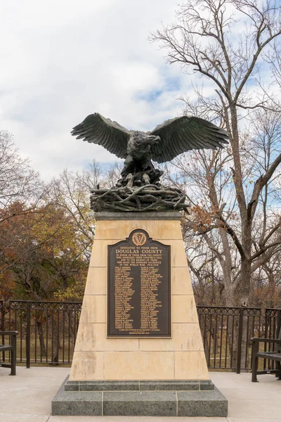 Lawrence Abd Kasım 2022 Kansas Üniversitesi Kampüsündeki Zafer Kartalı Heykeli — Stok fotoğraf
