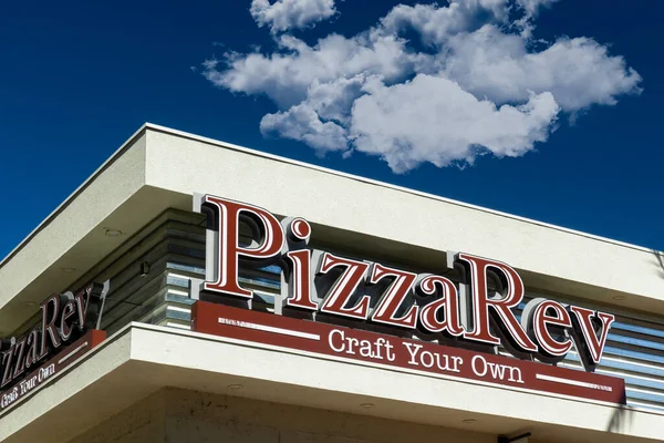 Burbank Usa Wrzesień 2015 Pizzarev Restauracja Zewnątrz Podpisać — Zdjęcie stockowe