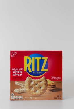 St. Paul, MN, ABD - 4 Haziran 2023 Ritz Whole Buğday Krakerleri ve ticari marka logosu.