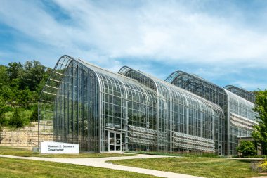 LINCOLN, NE, ABD - 23 Haziran 2023: Margorie K. Daugherty Konservatuarı Lauritzen Gardens.