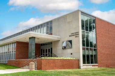 BROOKINGS, SD, ABD - 21 Haziran 2023: Güney Dakota Eyalet Birliğinin kampüsündeki Crothers Mühendislik Salonu.