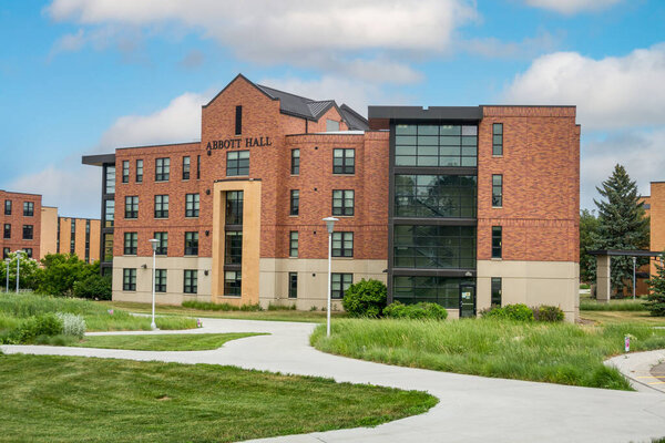 БРУКИНГИ, СД, США - 21 июня 2023 года: Эбботт-холл в кампусе South Dakota State Unversity.
