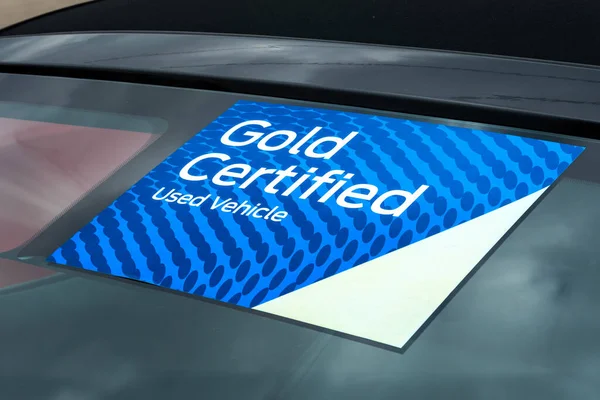 Hudson Usa April 2023 Ford Gold Certifikovaný Štítek Pro Kontrolu — Stock fotografie