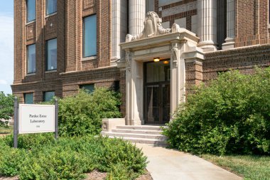VERMILLION, SD, ABD - 22 Haziran 2023: Güney Dakota Üniversitesi kampüsündeki Pardee Estee Laboratuvarı.