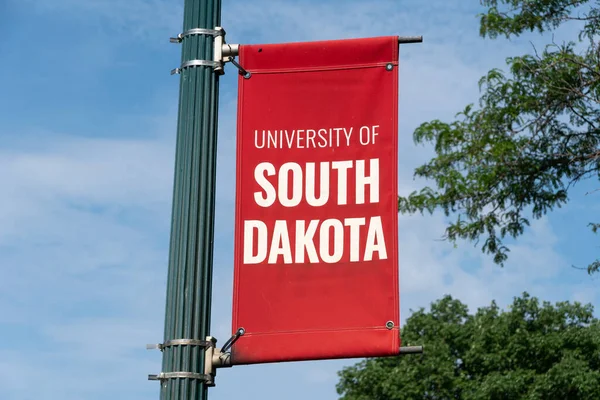 Vermillion Usa Июнь 2023 Флаг Кампуса Университета Южной Дакоты — стоковое фото