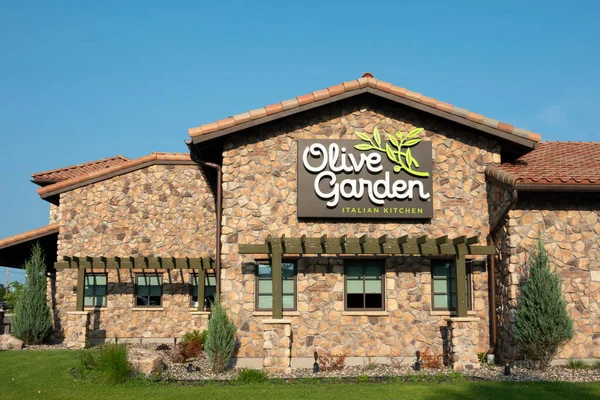Bloomington Usa July 2023 Olive Garden Restaurant Exterior Sign Trademark — Stock Photo, Image