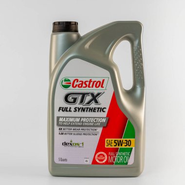 St. Paul, MN, ABD - 13 Eylül 2023: Castrol GTX Sentetik motor yağı konteynırı ve ticari marka logosu.