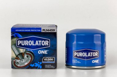 Aziz Paul, MN, ABD - 23 Eylül 2023: Purolator 1 otomotiv yağı filtresi ve ticari marka logosu.