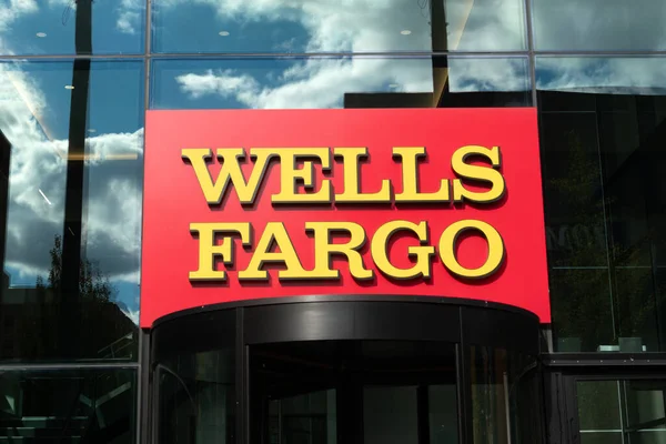 Rochester Сша October 2023 Зовнішній Вигляд Банку Wells Fargo Логотип — стокове фото