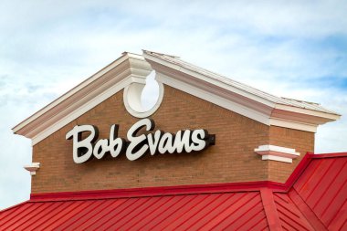 NORMAL, IL, ABD - 18 Ekim 2023: Bob Evans ResterurAunt dış ve ticari marka logosu.