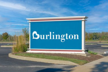 St. LOUIS, MO, ABD - 20 Ekim 2023 Burlington perakende mağazası dış tabela ve ticari marka logosu.