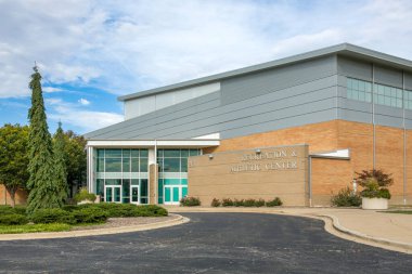 SPRINGFIELD, IL, ABD - 18 Ekim 2023: Illinois Springfield Üniversitesi kampüsündeki Kabul ve Atletizm Merkezi.