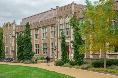 St. LOUIS, MO, ABD - 19 Ekim 2023: Washington Üniversitesi Danforth Kampüsü 'ndeki Rebstock Hall.