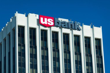 St. Paul, MN, ABD - 19 Kasım 2023: US Bank bölge genel merkez binası ve ticari marka logosu.
