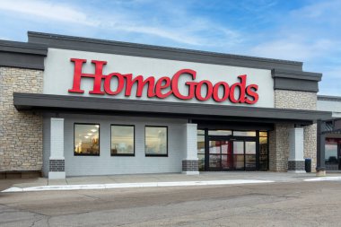 EDINA, MN, USA - JANUARY 2, 2024: HomeGoods retail store exterior and trademark logo.
