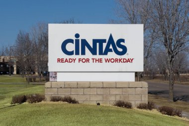 ST Paul, MN, ABD - 11 Şubat 2024: Cintas depo tesisi dış ve ticari marka logosu.