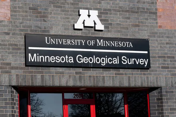Paul Usa Luty 2024 Zewnętrzne Wejście Minnesota Geological Survery Logo Obraz Stockowy