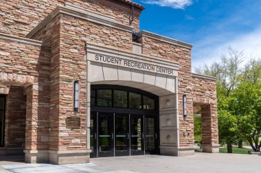 BOULDER, CO, ABD - 12 Mayıs 2024: Colorado Üniversitesi Boulder Öğrenci Dinlenme Merkezi.