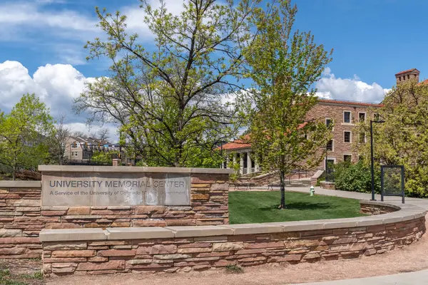 BOULDER, CO, ABD - 12 Mayıs 2024: Boulder 'daki Colorado Üniversitesi Üniversite Anma Merkezi.